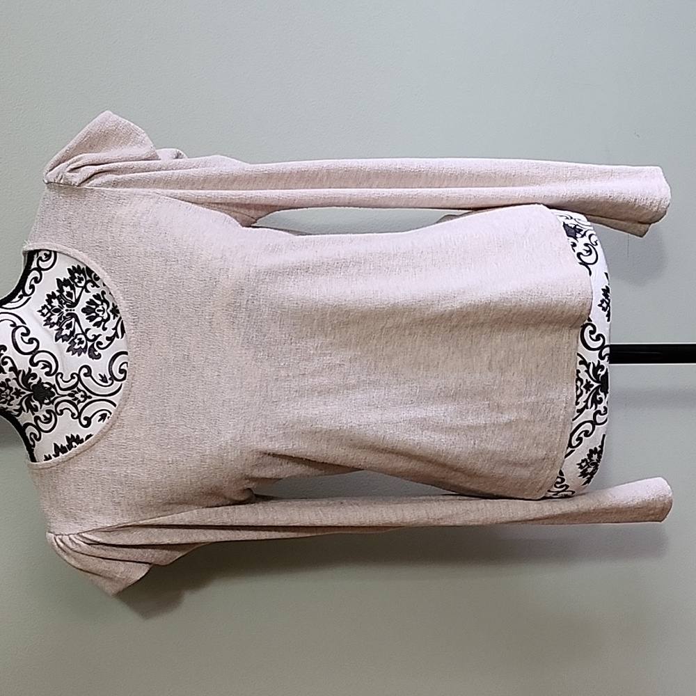 GILLI long sleeve strong shoulder cream top